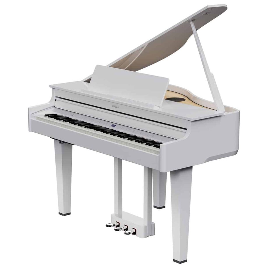 Vue de trois quarts du piano à queue numérique Roland GP-6 avec couvercle ouvert en finition blanc laqué