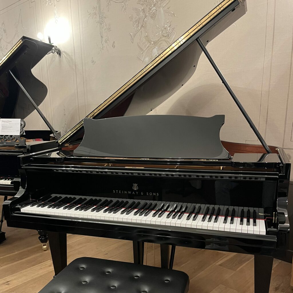 Steinway M de 2006